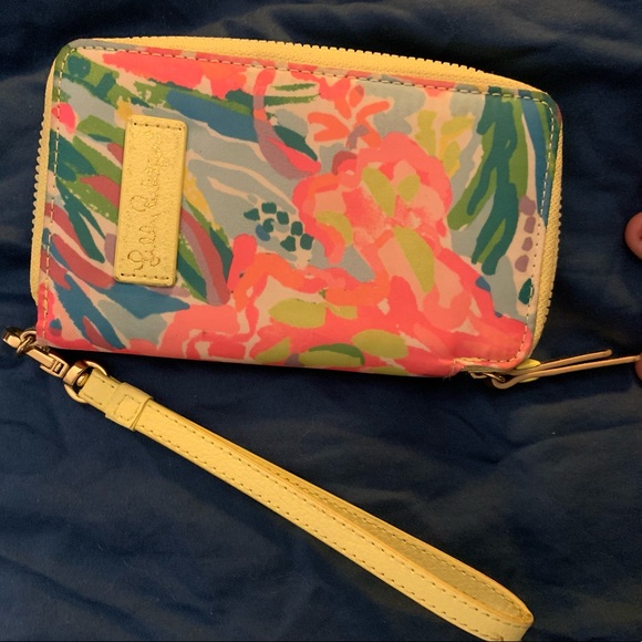Lilly Pulitzer wristlet for phone - Picture 3 of 4